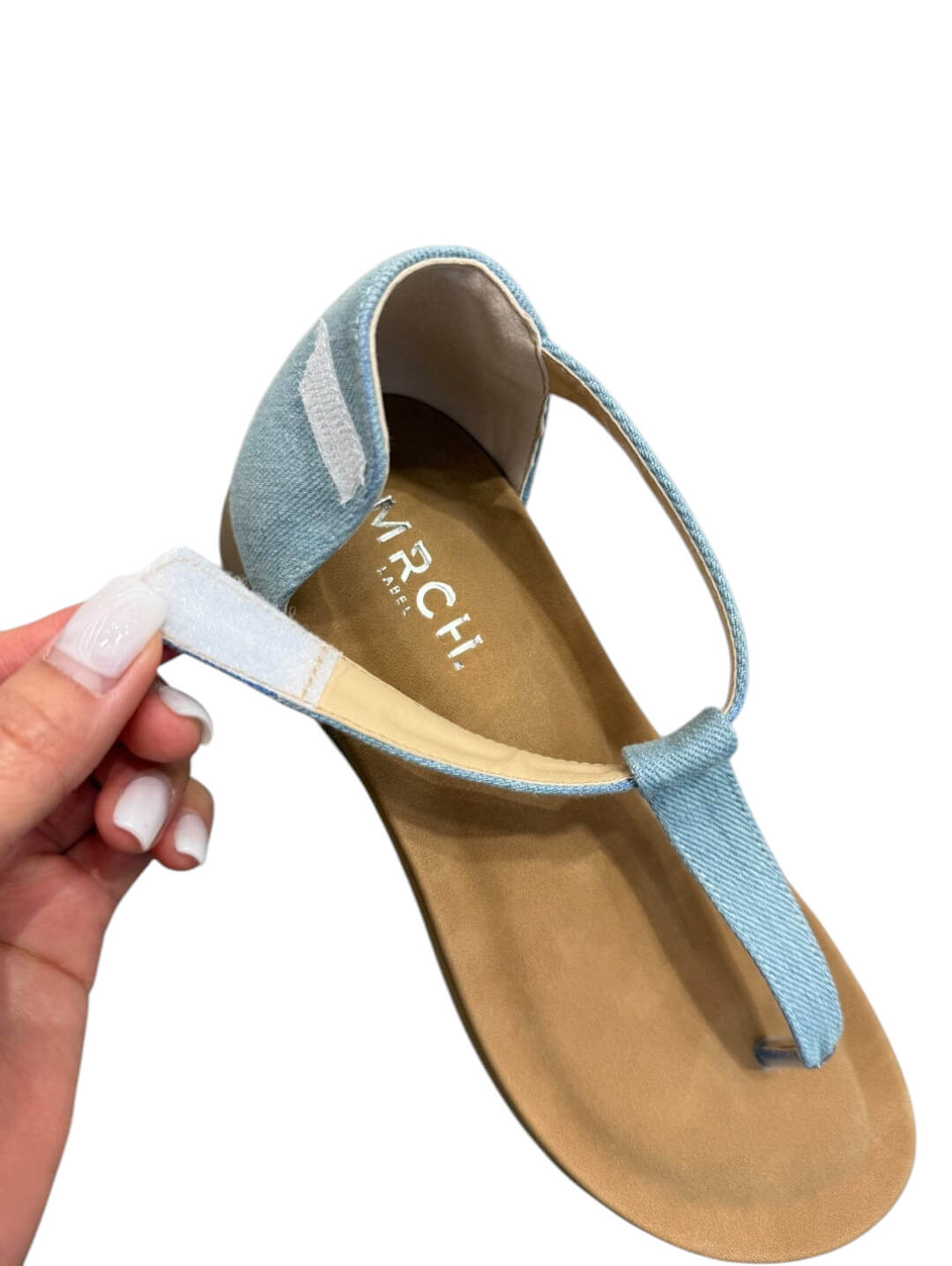 Detail van stevig klitteband sluiting op MRCHLABEL sandalen - geen elastiek, volledig aanpasbaar"